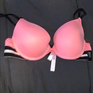 Pink by Victoria’s Secret Wear everywhere push-up
